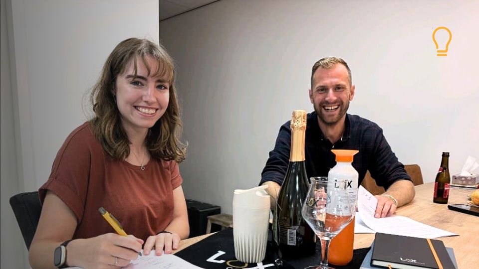 Kimberly Deppe tekent bij Lux Consulting met Jeroen Stooker